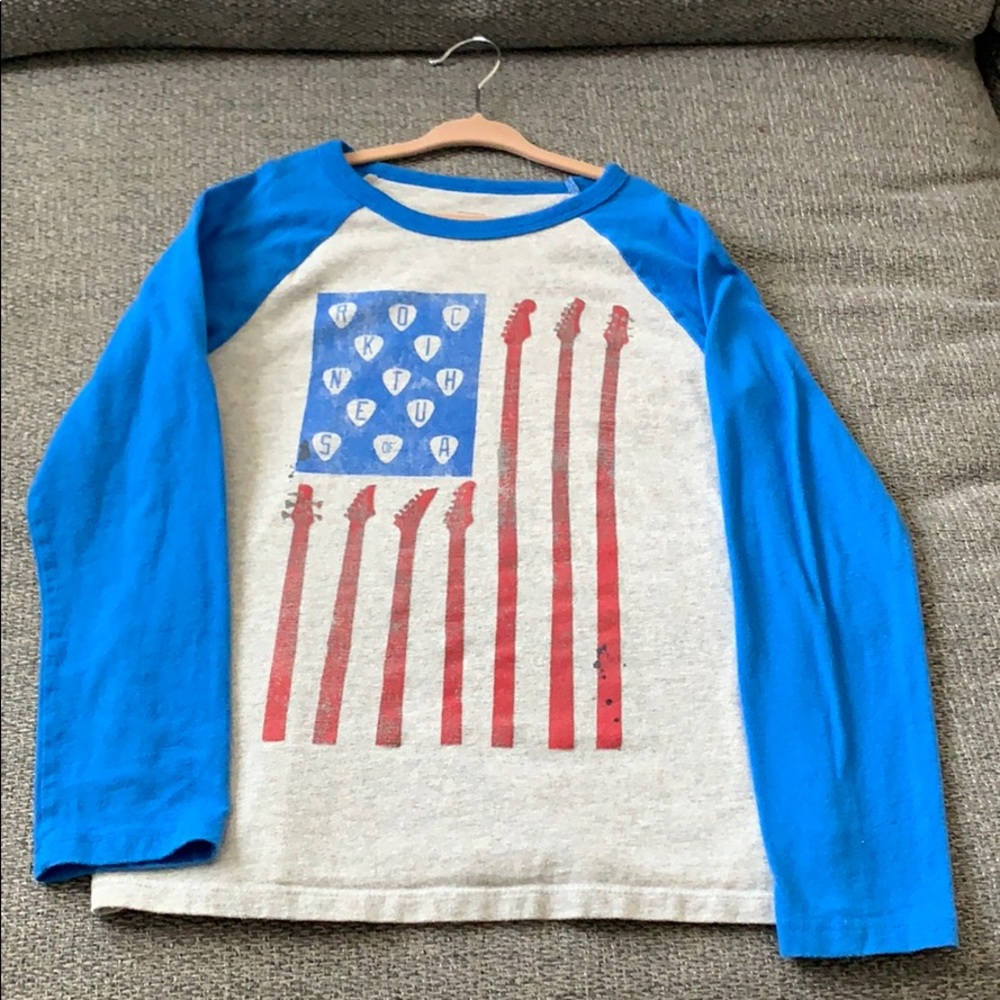 Boys long sleeved t-shirt size medium